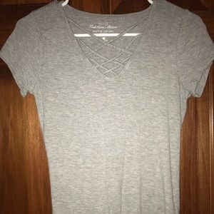 hollister cris-cross t-shirt